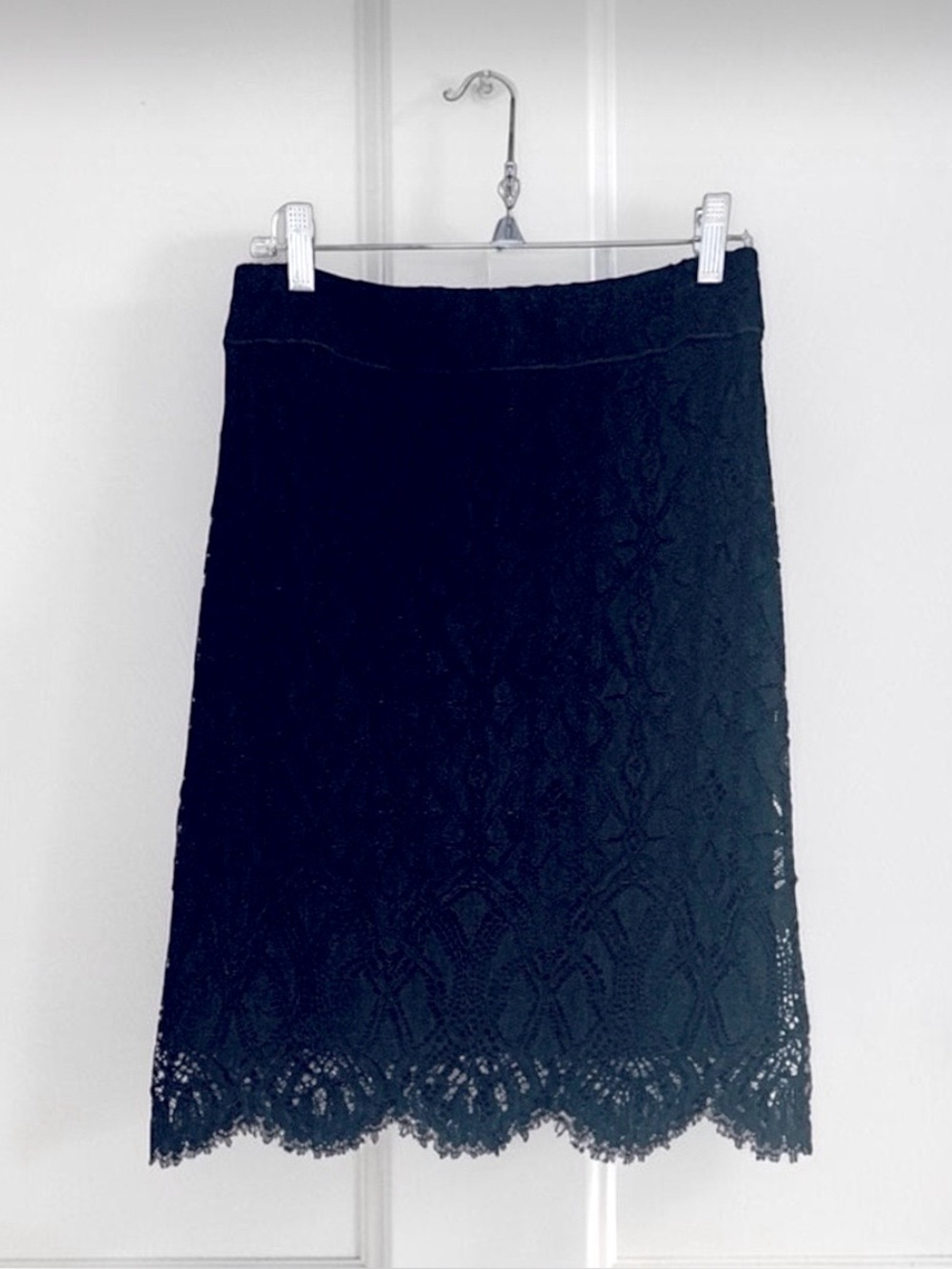 Elie Tahari Black Lace Lined Skirt w/ Scalloped Hem